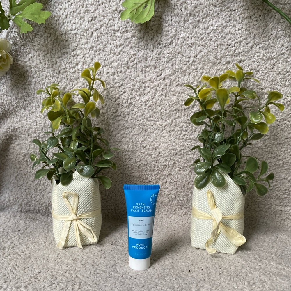 💎 Men’s Skin Renewing Face Scrub